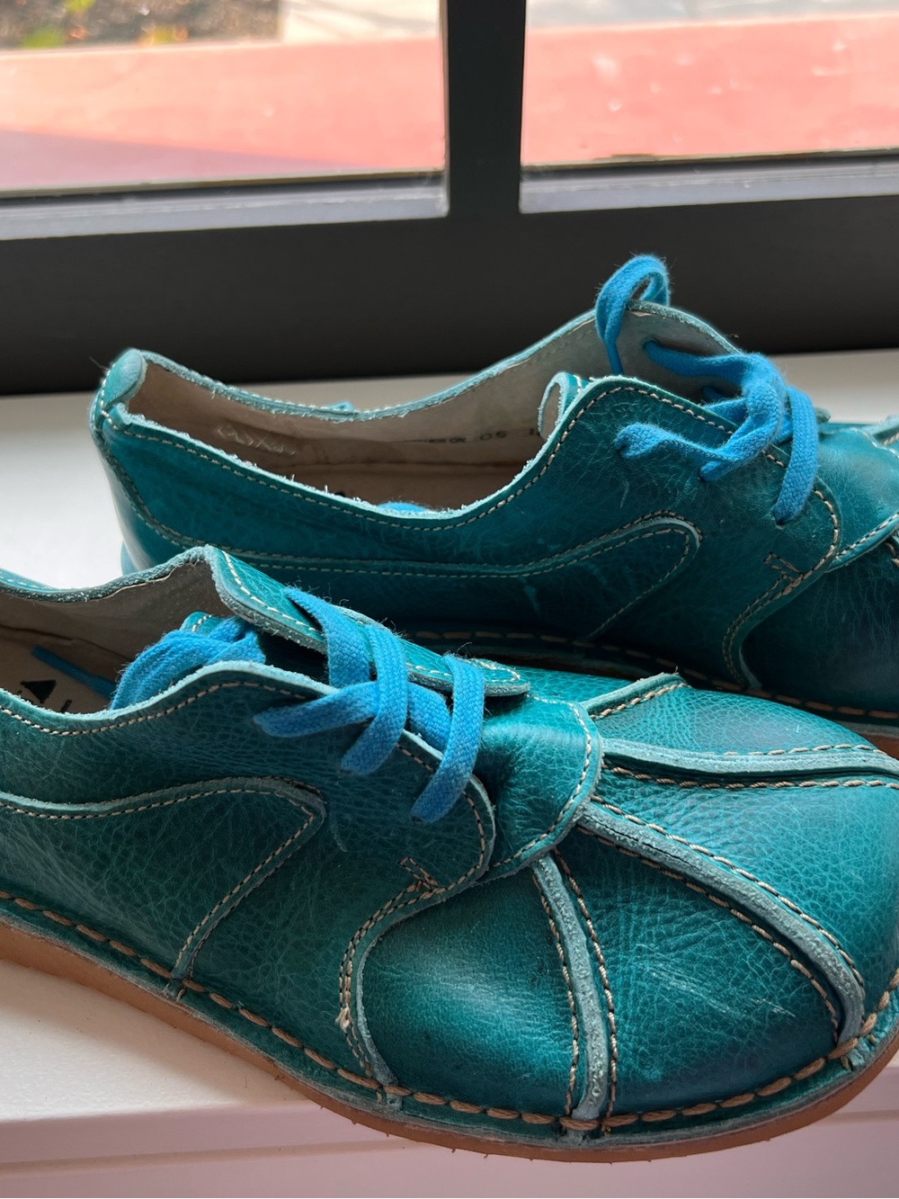 Turquoise Leather Lace-Up Casual Shoes